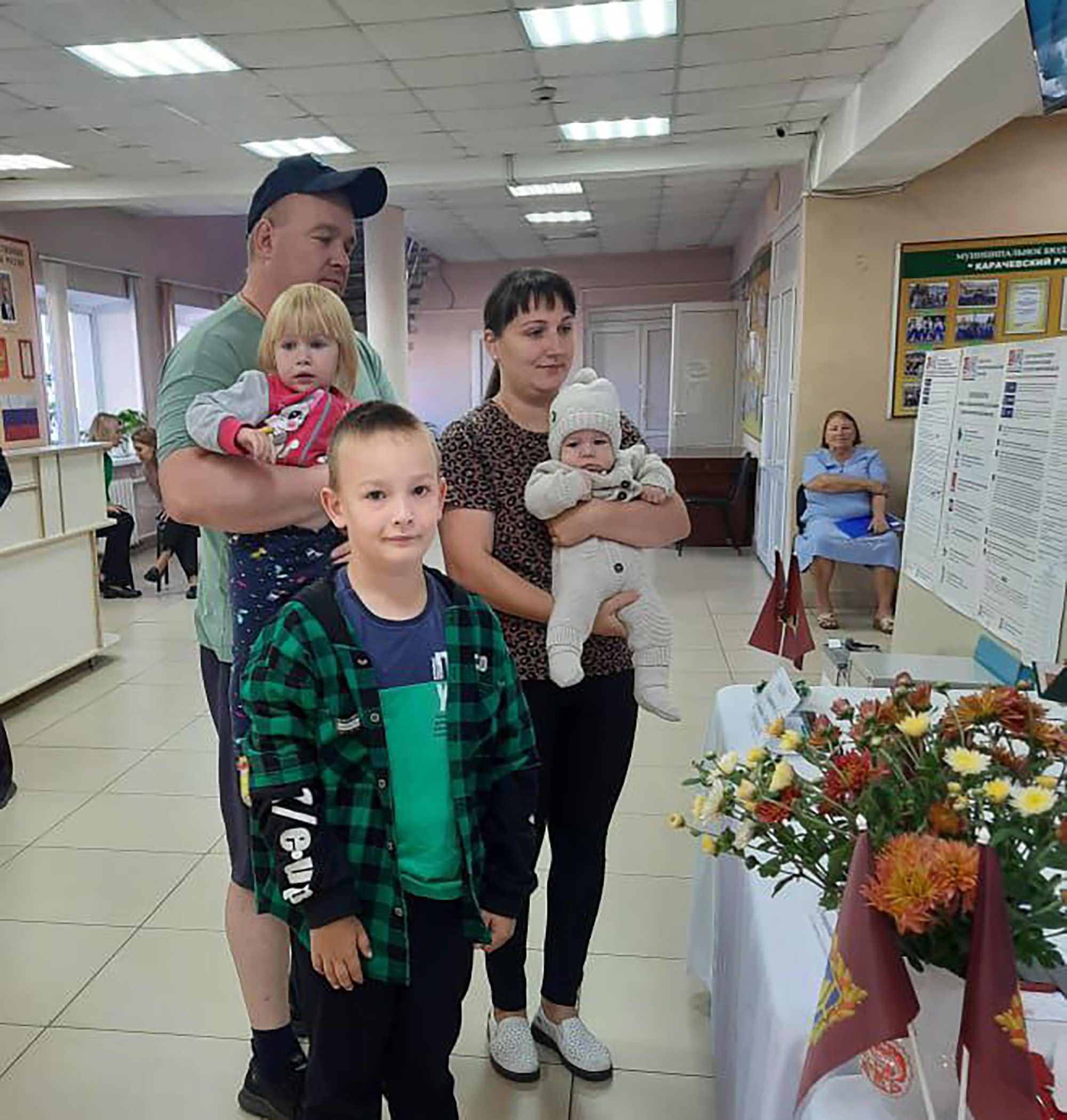 На одном из карачевских участков проголосовала многодетная семья Суворовых