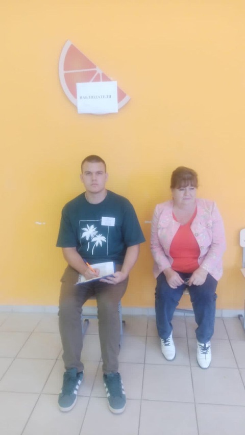 В Карачевском районе наблюдатели от разных партий следят за ходом голосования