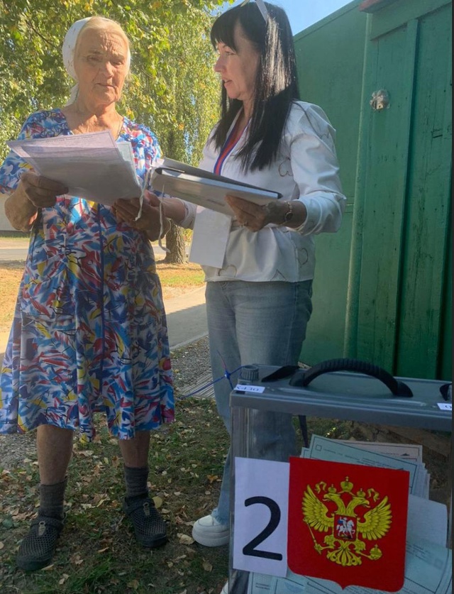 Жители Карачевского района активно голосуют на дому