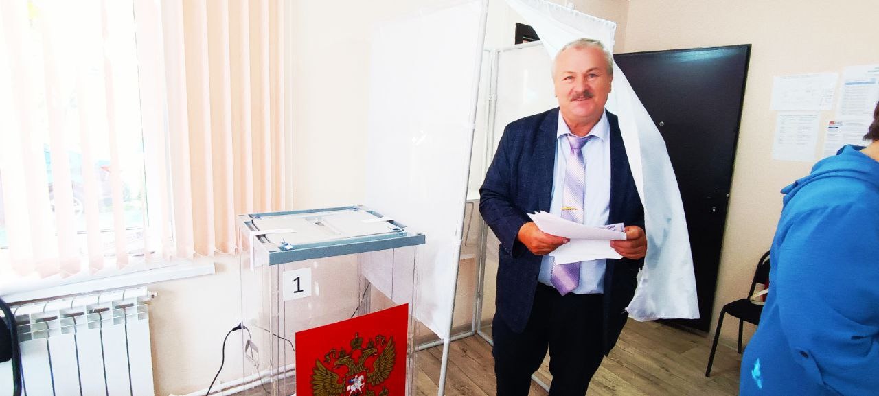 Глава Карачевского района А.В.Ходотов сделал свой выбор на голосовании