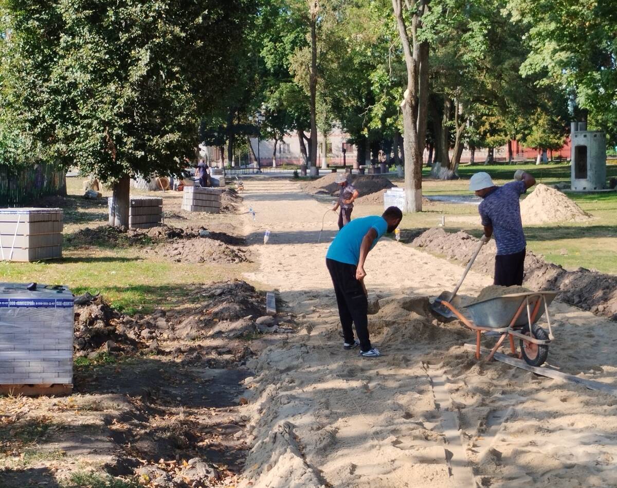 В Стародубе благоустраивают центральный парк