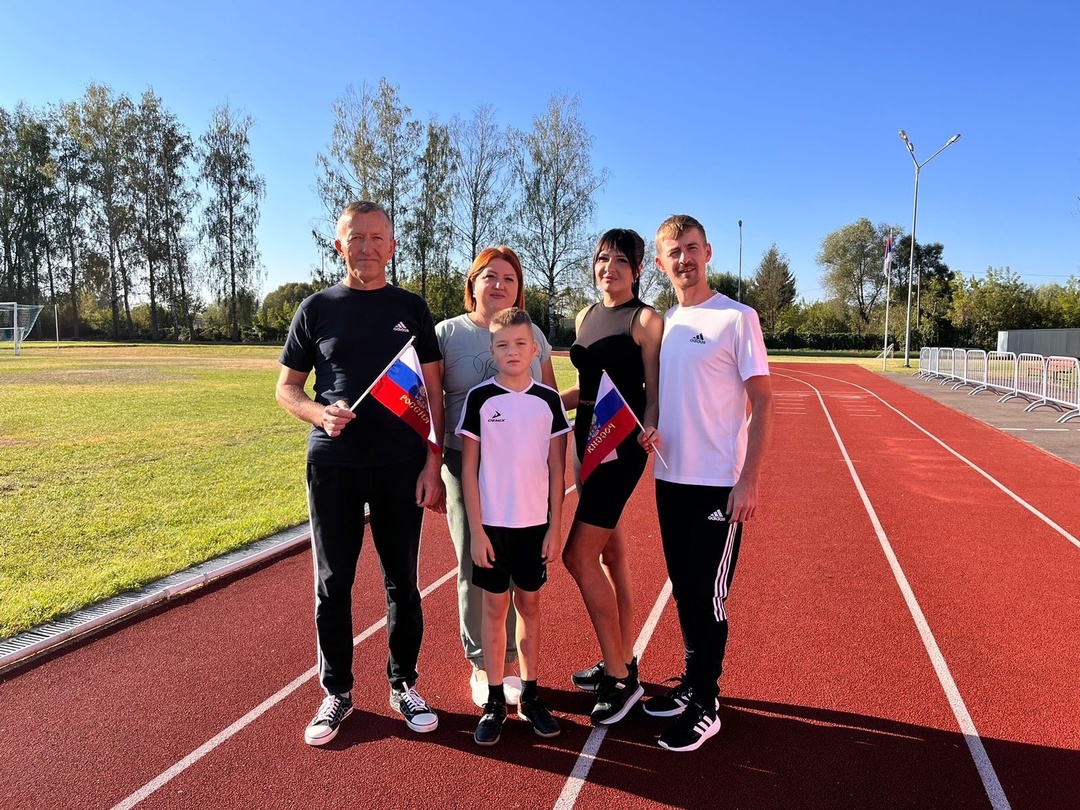 Семейная команда из трех поколений  карачевцев выполнила нормы ГТО