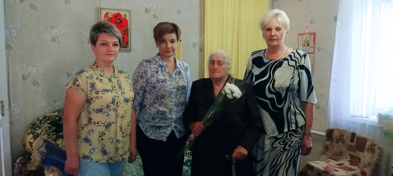 90-летний юбилей отметила жительница Карачева Валентина Дмитриевна Перькова