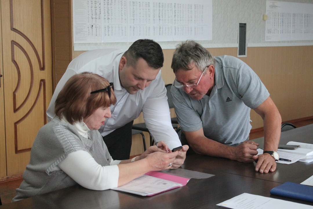 Исполняющий обязанности главы администрации Карачевского района Руслан Егоров провел личный приём граждан