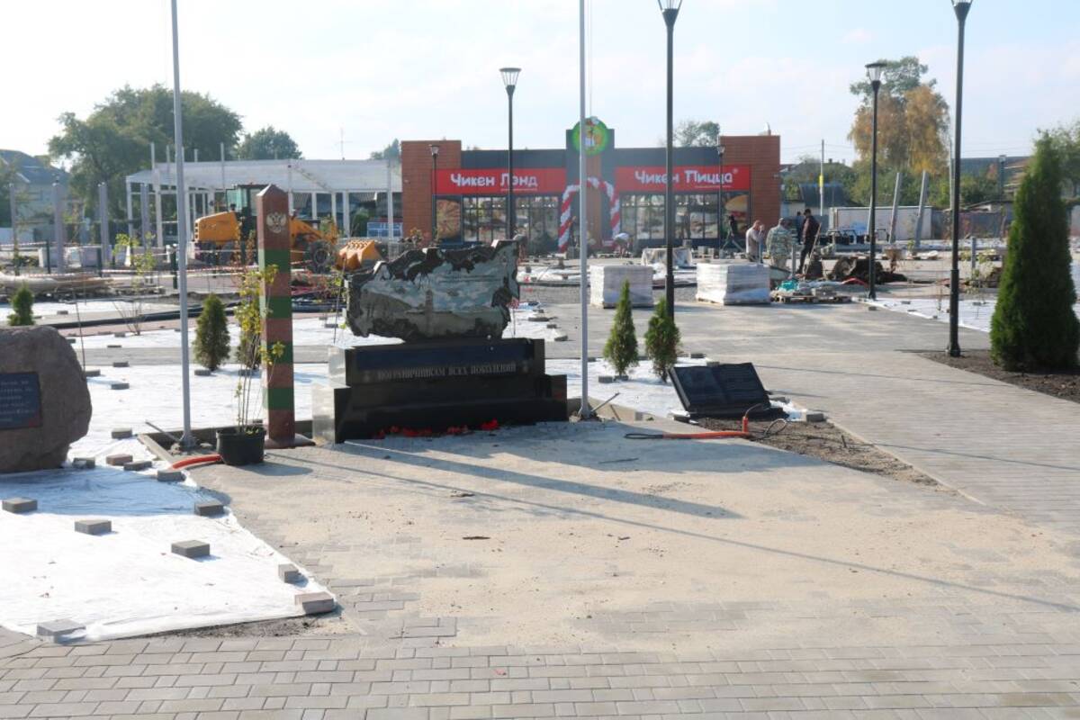 В брянском  Стародубе завершается реконструкция сквера «40 лет Победы»