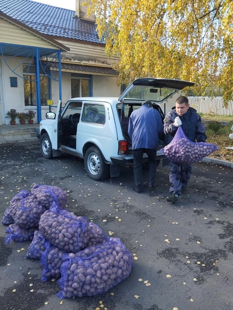 Карачевские фермеры продолжают обеспечивать нуждающиеся семьи сельхозпродуктами