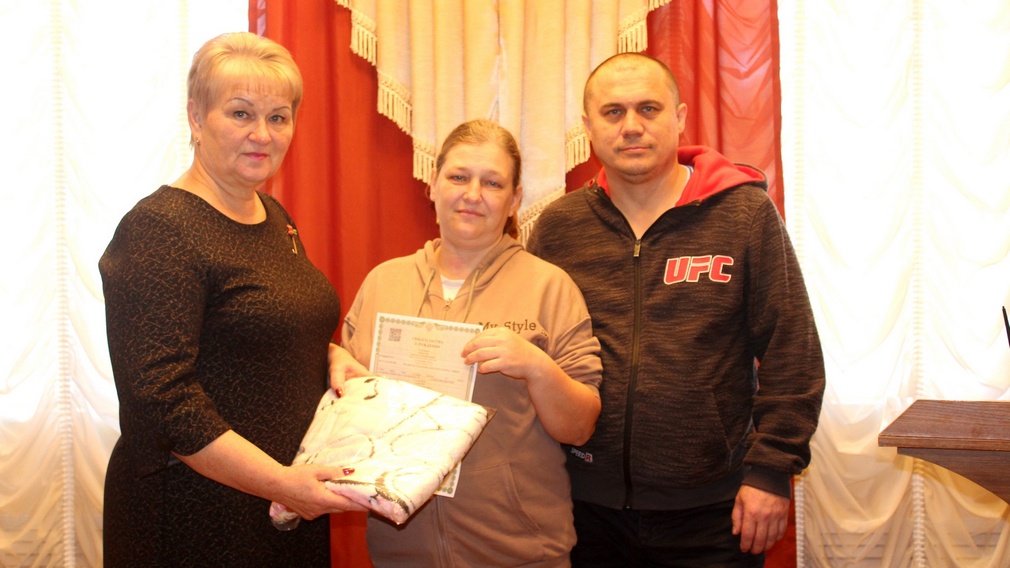 Семью Клюжиных из Жирятинского района поздравили с рождением пятого сына