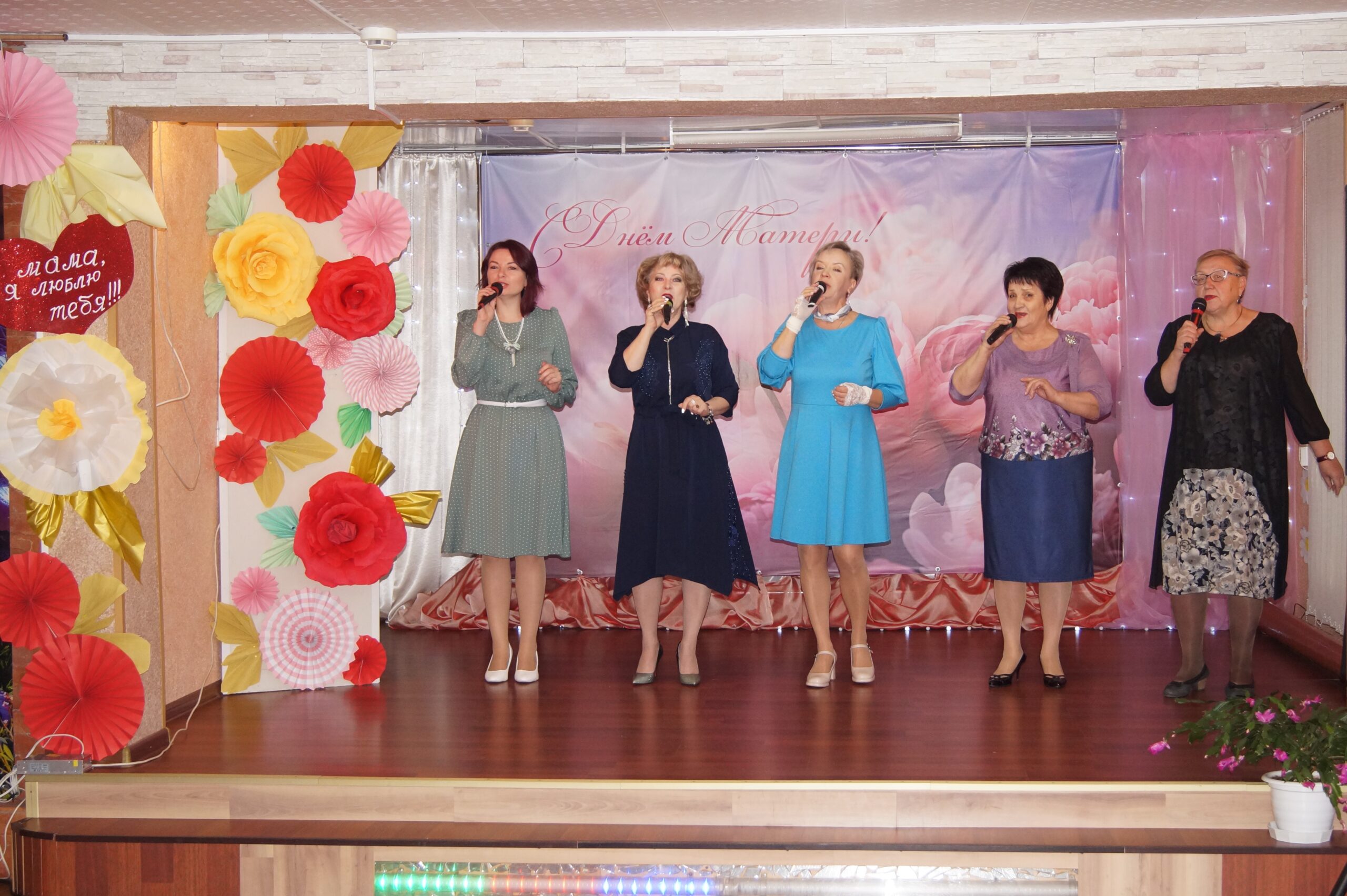 В Согласинском ПДК прошел праздничный концерт «Наш мир начинается с мамы»