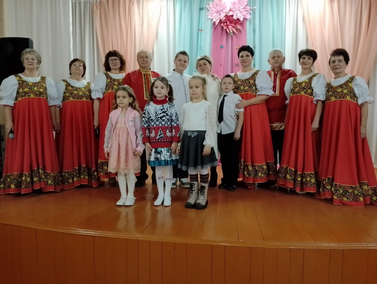 Накануне Дня матери в Вельяминовском ПДК состоялся праздничный концерт