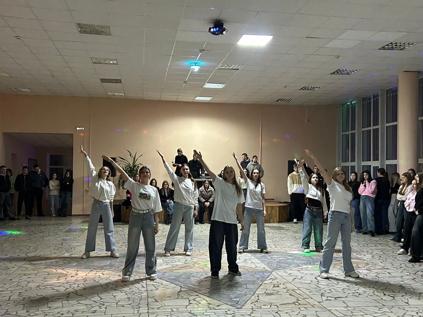 В Карачевском РДК прошло мероприятие для молодежи «Формула здоровья»