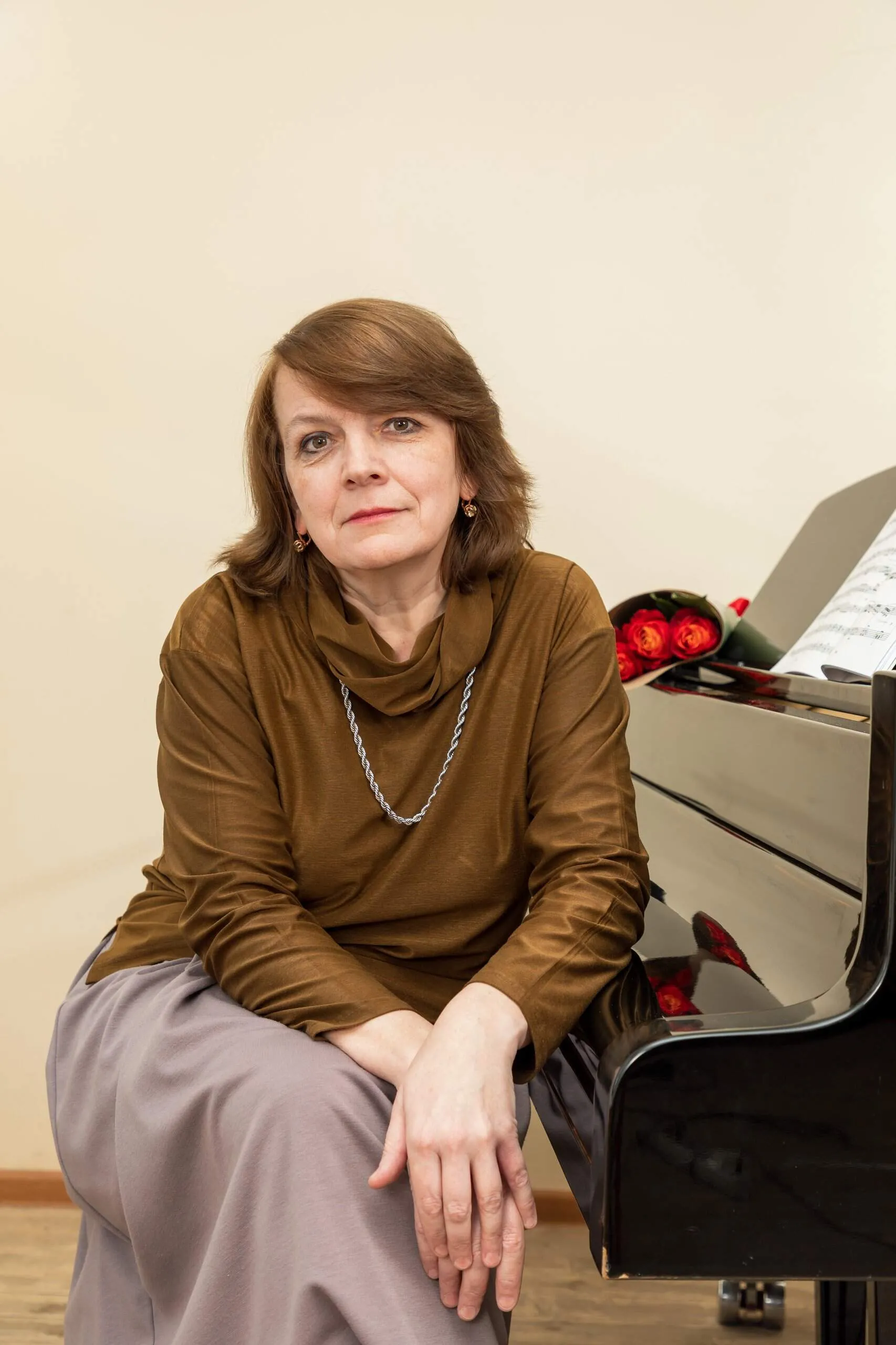 Директор Карачевской ДШИ О.С.Еловикова о службе по контракту