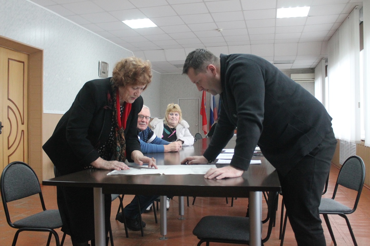 В Карачеве глава районной администрации Руслан Егоров провел личный прием граждан