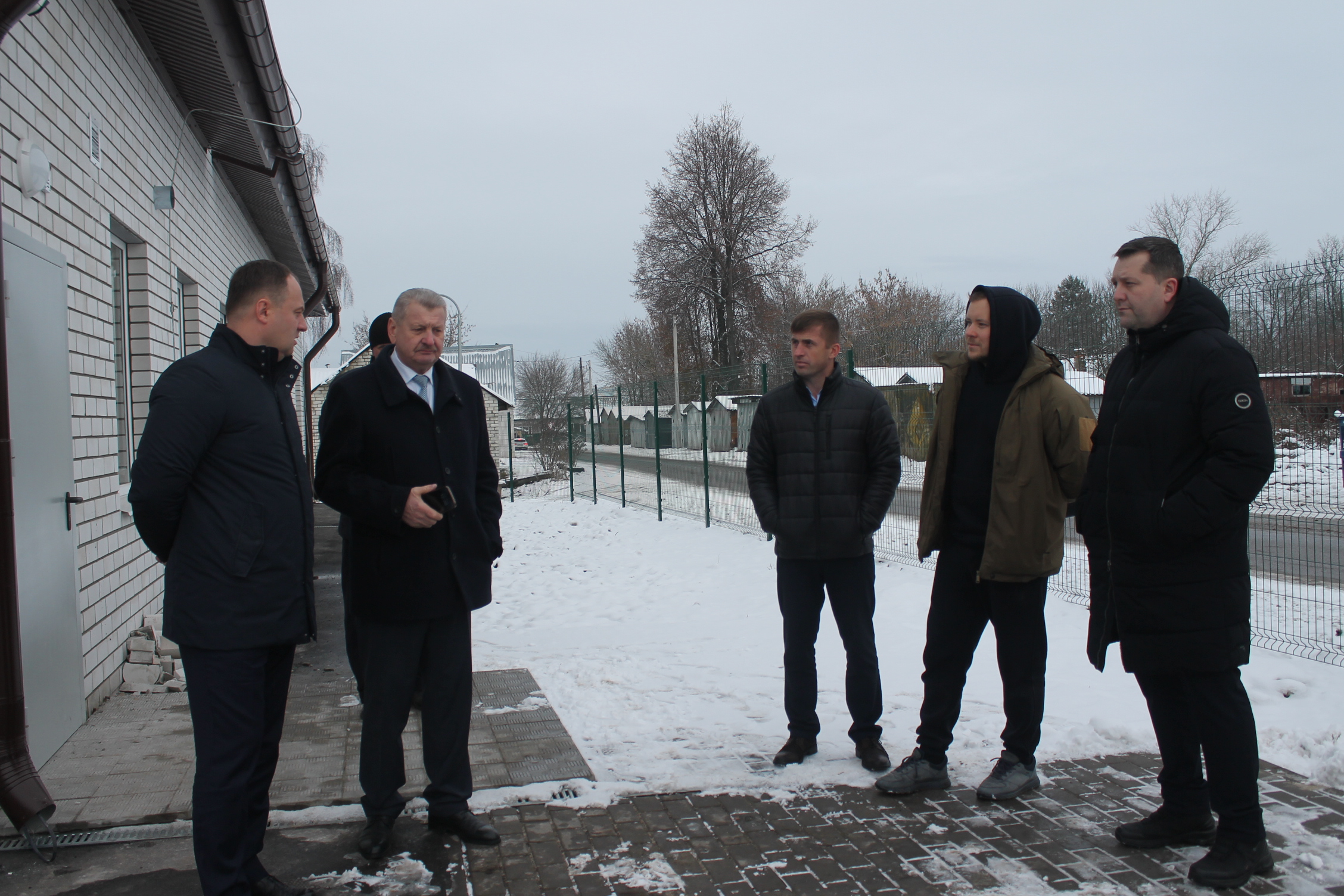 Заместитель губернатора Брянской области Николай   Симоненко проинспектировал  строительство офиса врача общей практики в деревне Масловка