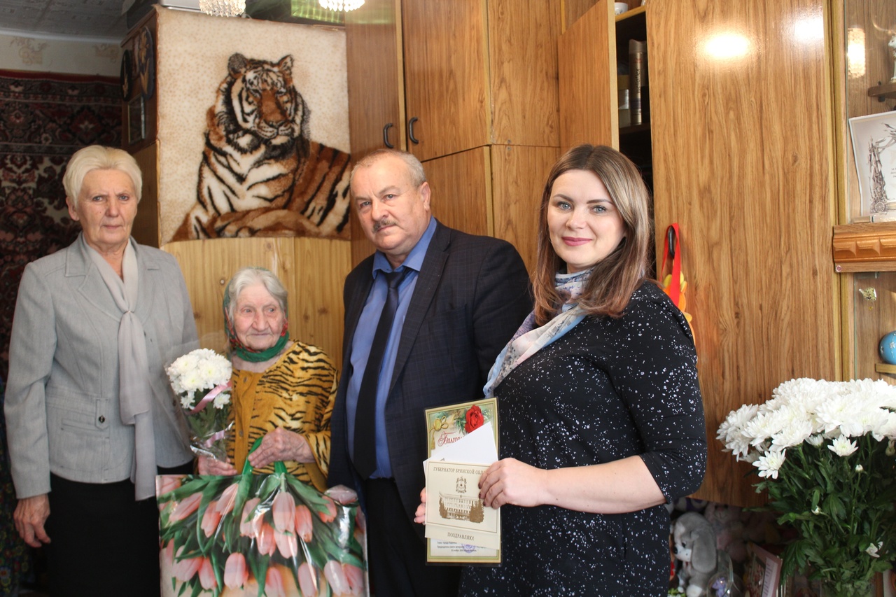 В Карачеве поздравили долгожительницу с 95-летним юбилеем