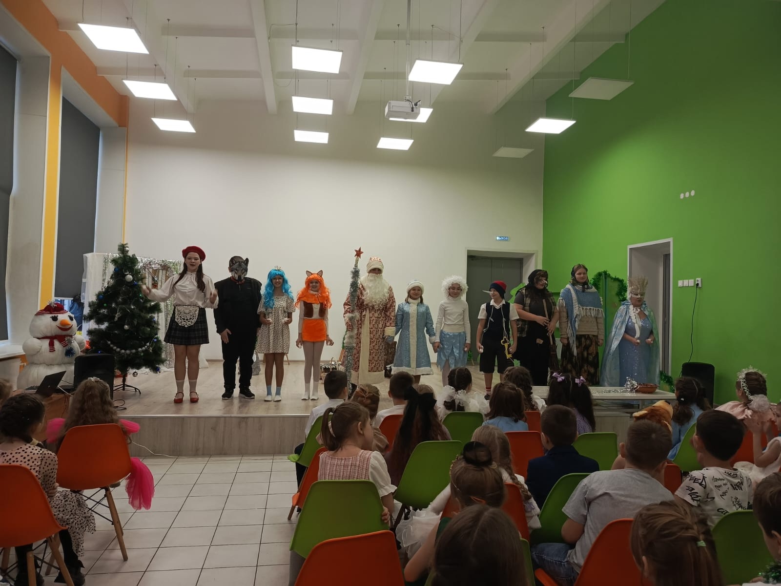 Для карачевских школьников прошел новогодний спектакль