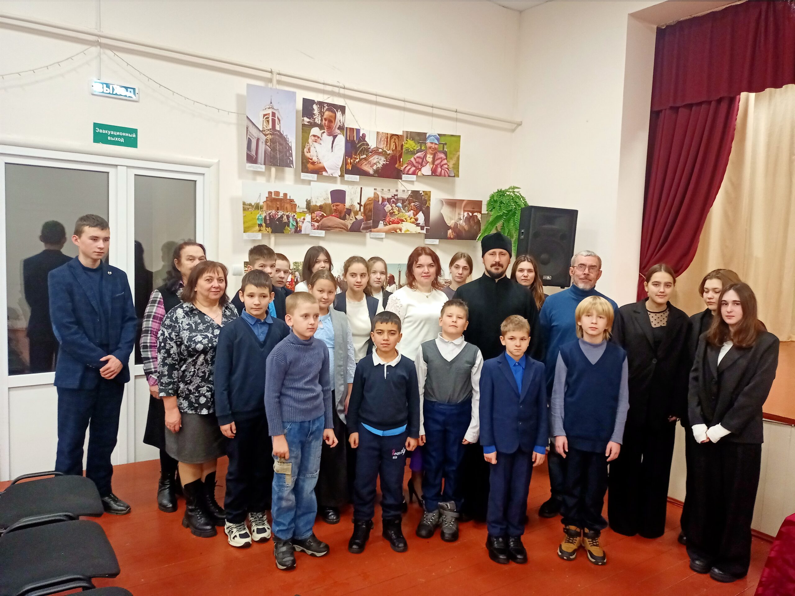 В Тёпловском ПДК открыли выставку фотографий «Нам дарит Карачев немеркнущий свет…»