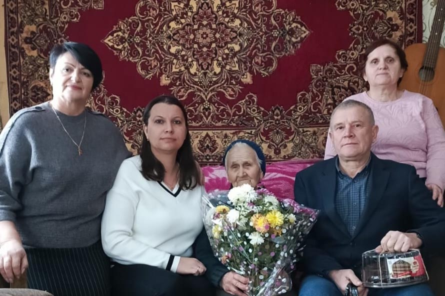 Жительница Карачевского района отметила 99 -летие со дня рождения