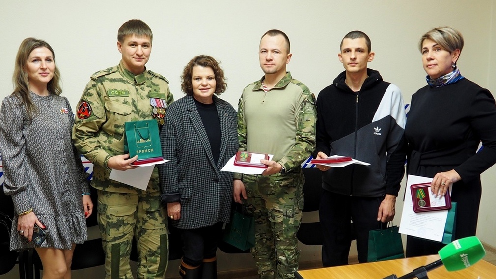 Ветеранам боевых действий СВО вручили награды от города Брянска