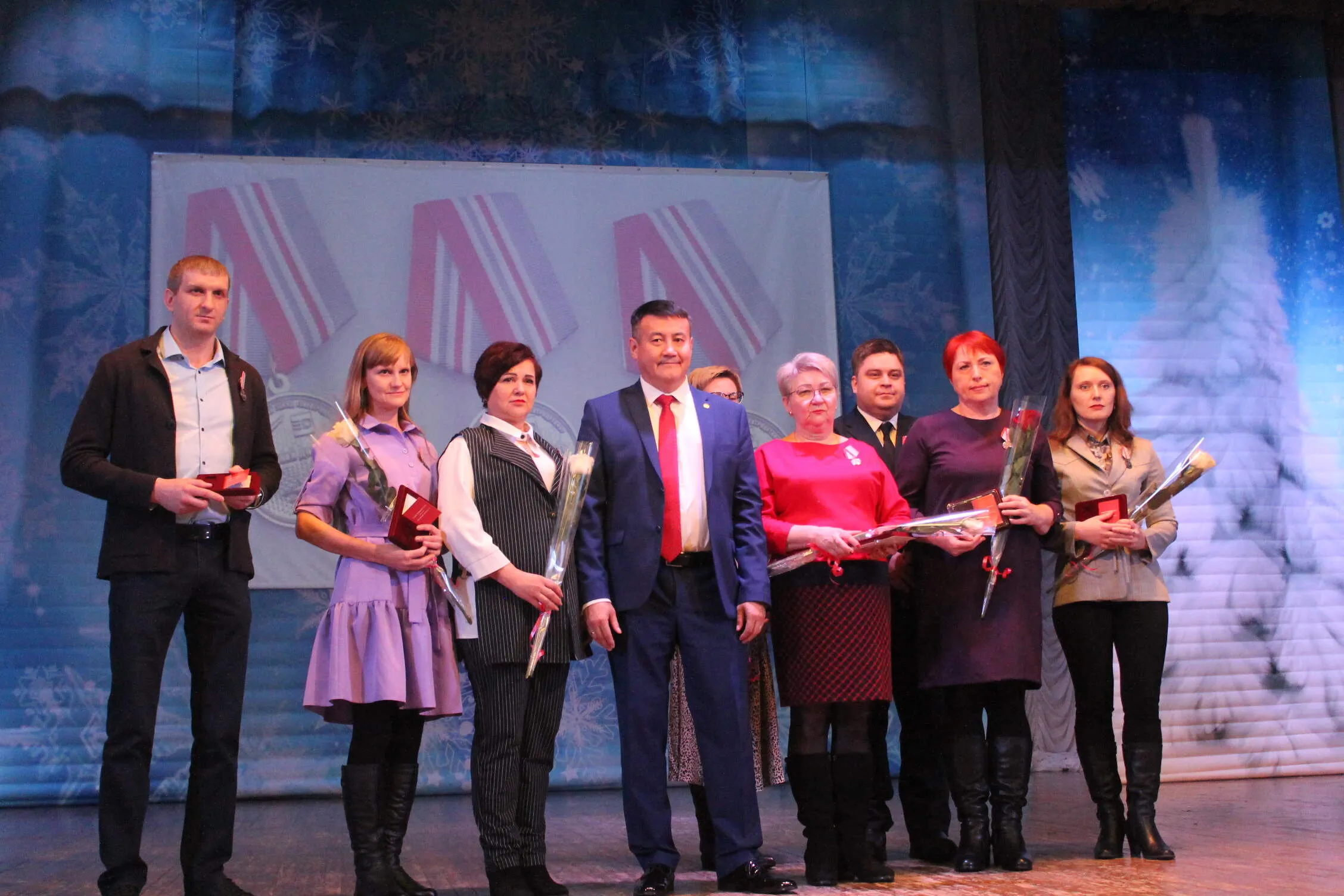 В Карачевском РДК чествовали коллектив завода «Электродеталь»