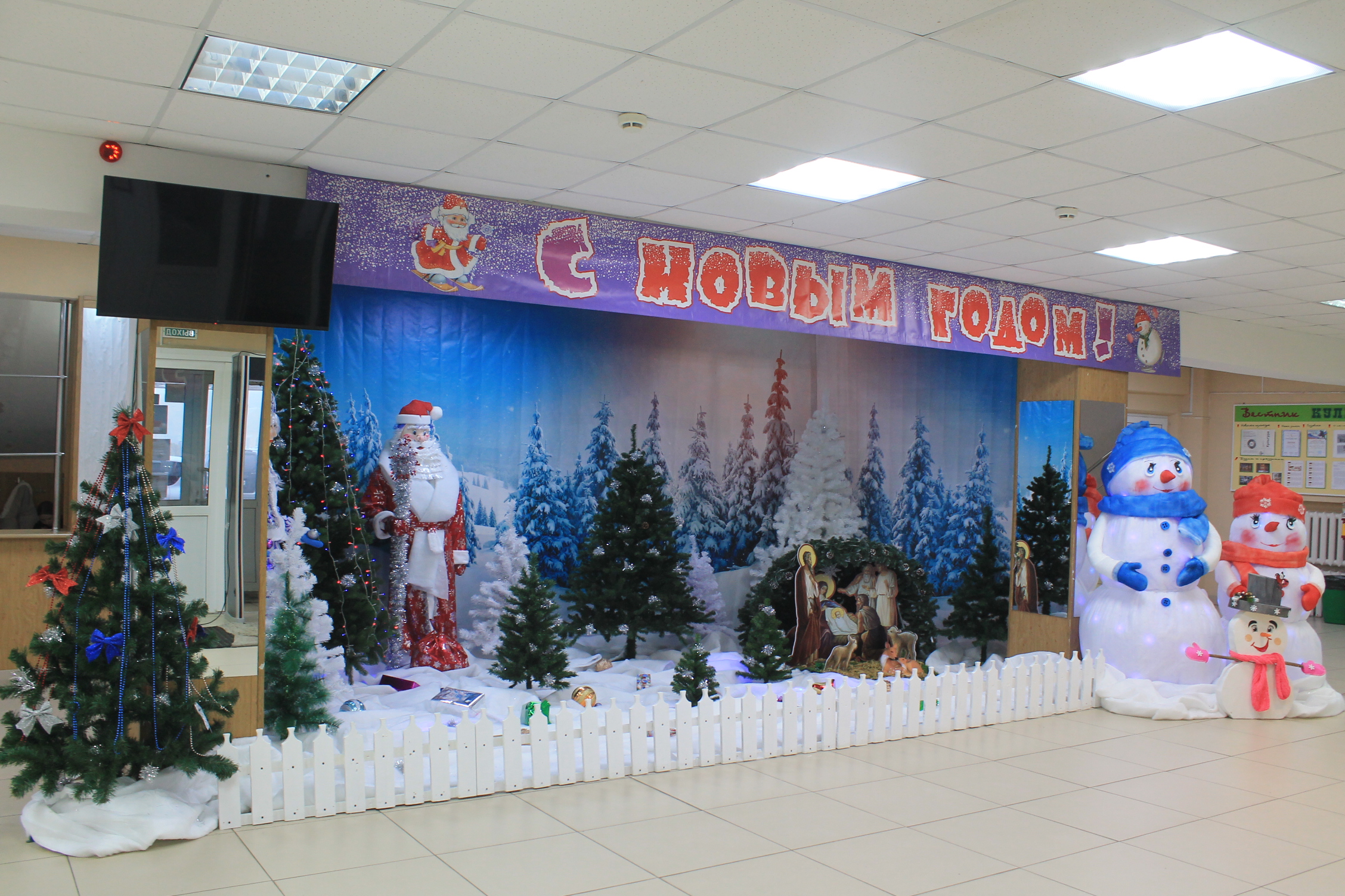 Карачевские учреждения культуры украшают к новогодним праздникам