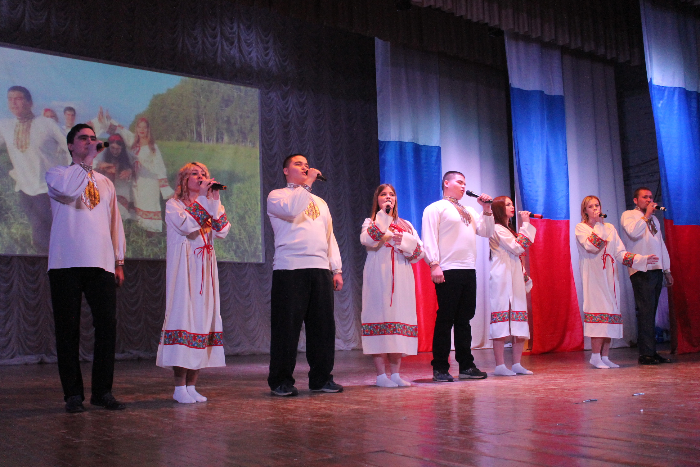 В Карачеве прошел благотворительный концерт «Никто, кроме нас»