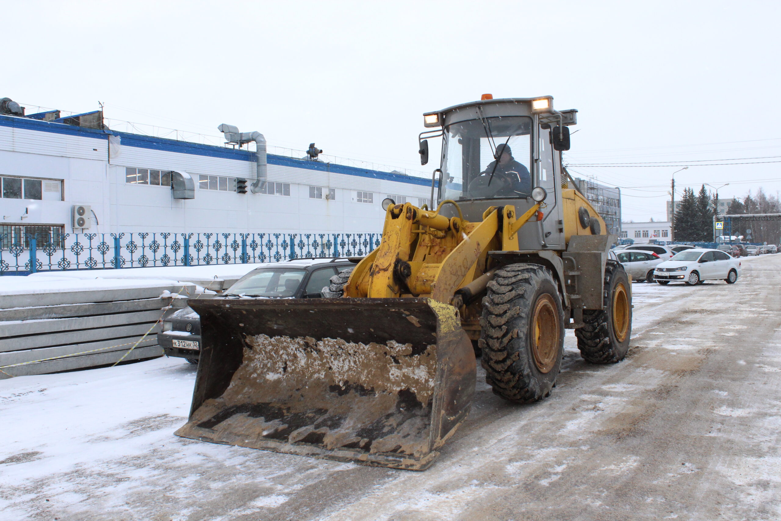 В Карачевском районе дороги чистят от снега