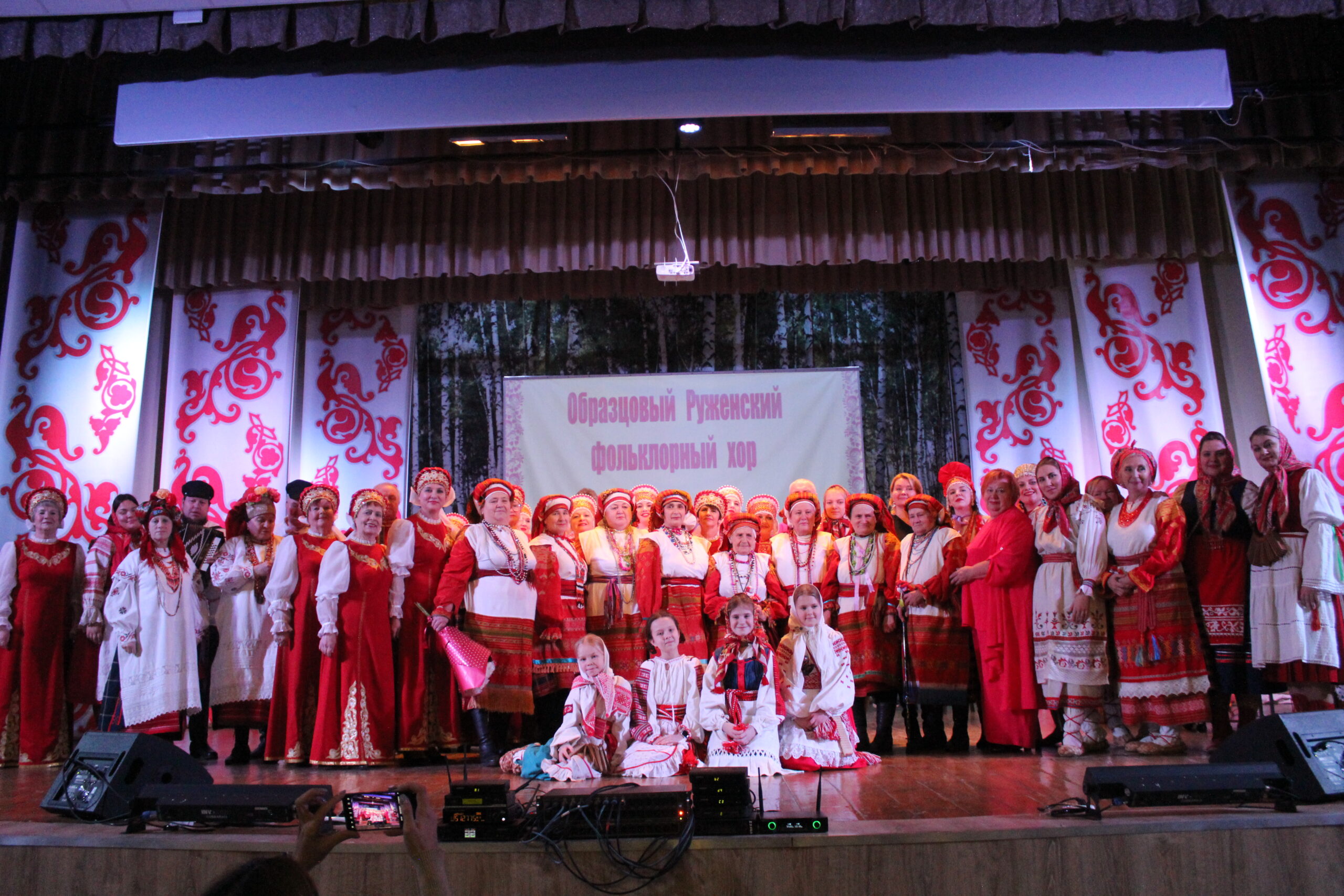 В Карачеве  образцовый  Руженский  фольклорный  хор отметил свое 60-летие