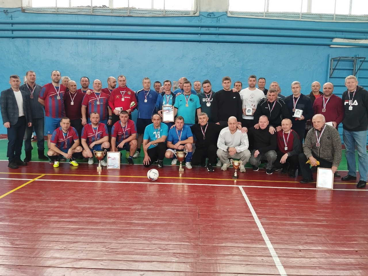 В Карачеве прошел открытый Кубок по мини-футболу среди ветеранов