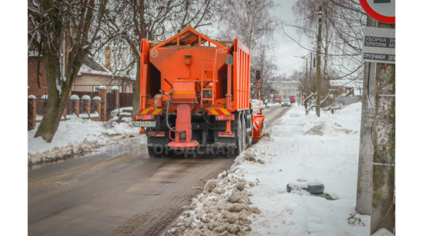 В Брянске за выходные убрали  более тысячи тонны снега