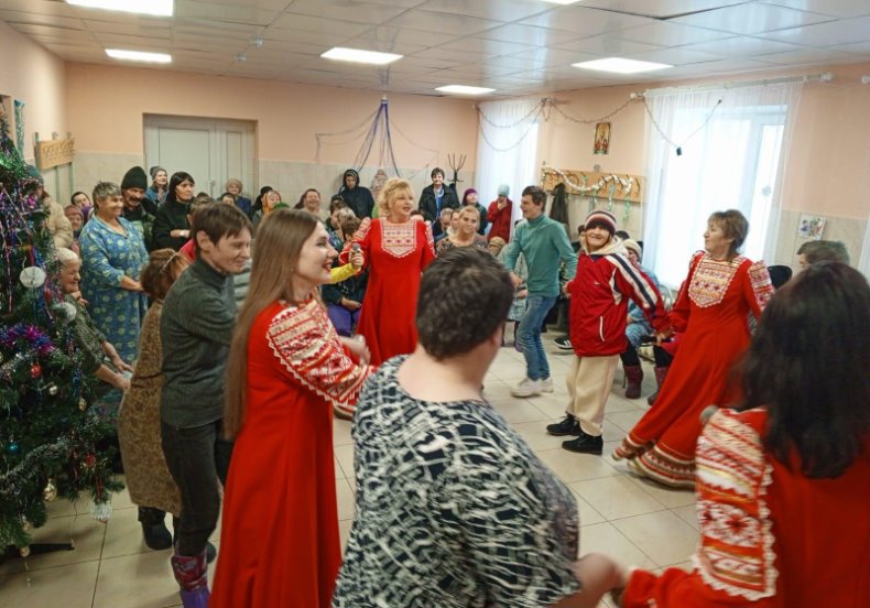 Творческий коллектив Берёзовского Дома культуры выступил с праздничной программой