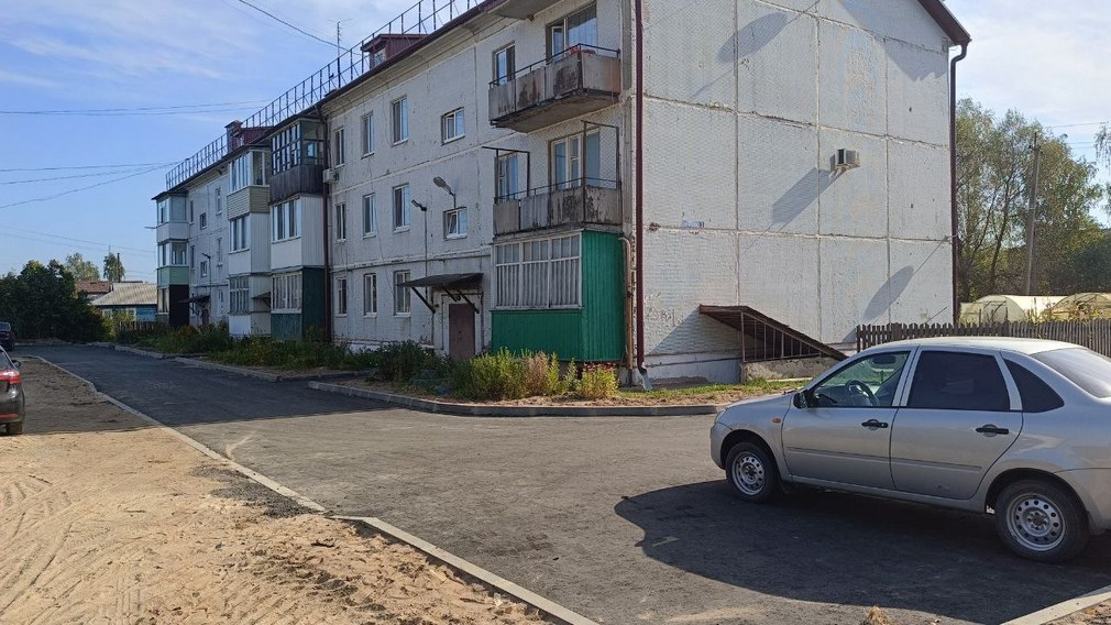 В брянской Суземке благоустроили две дворовые территории