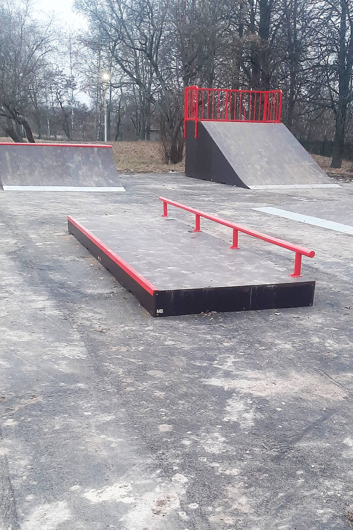 В брянских Комаричах оборудовали современный скейт-парк