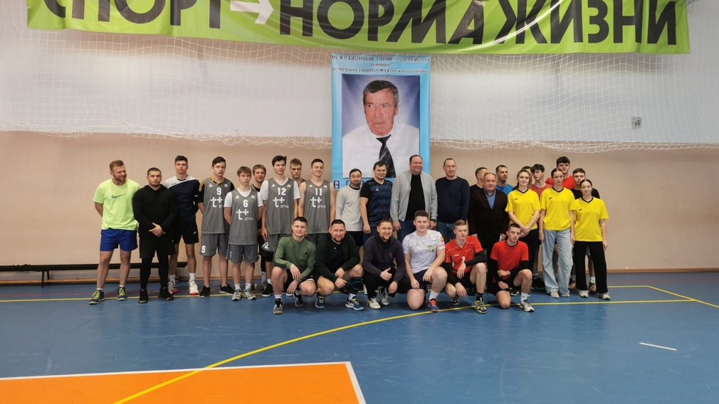 В брянской Жуковке волейбольный турнир памяти Владимира Игнатенко проходит