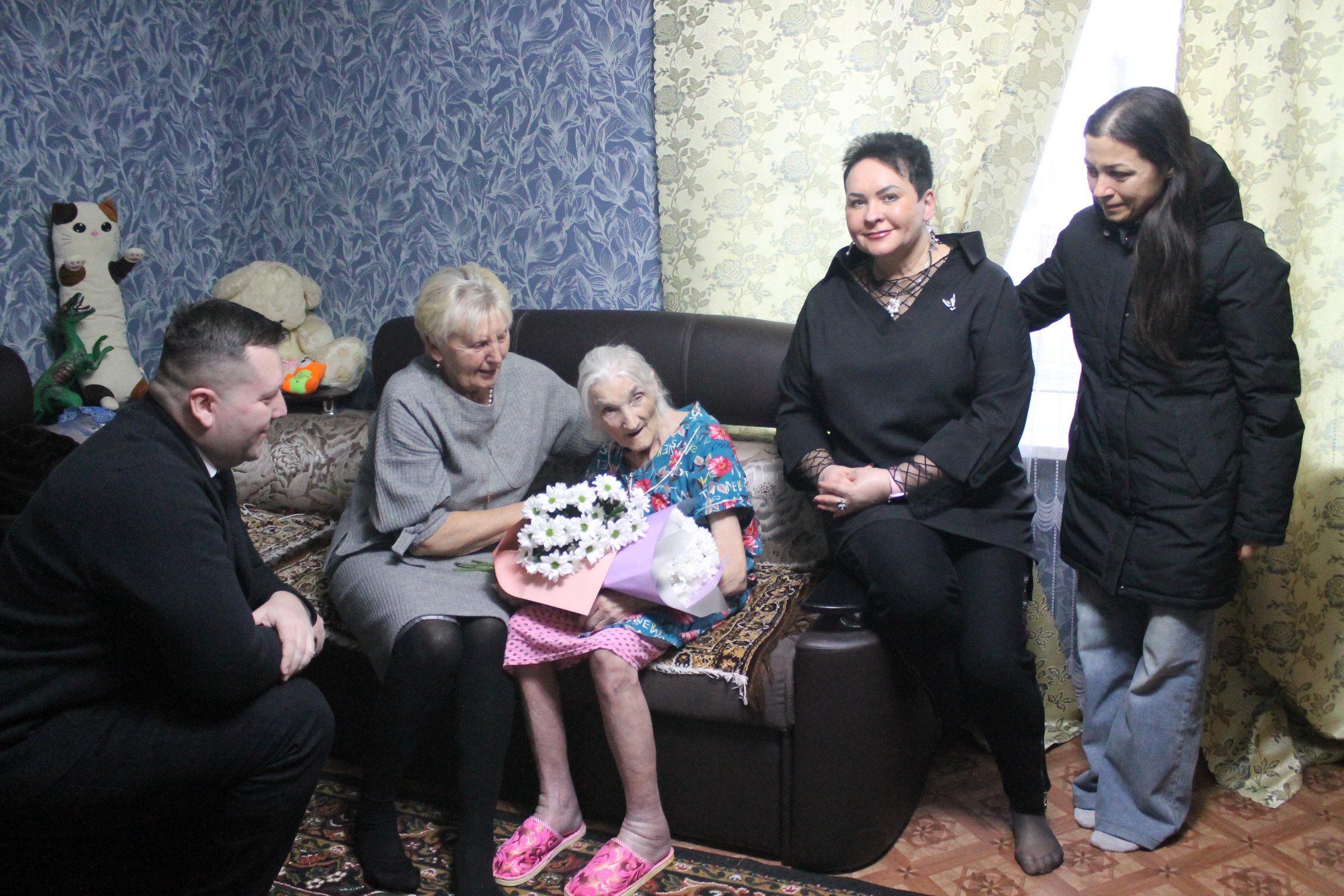 В Карачеве поздравили жительницу блокадного Ленинграда