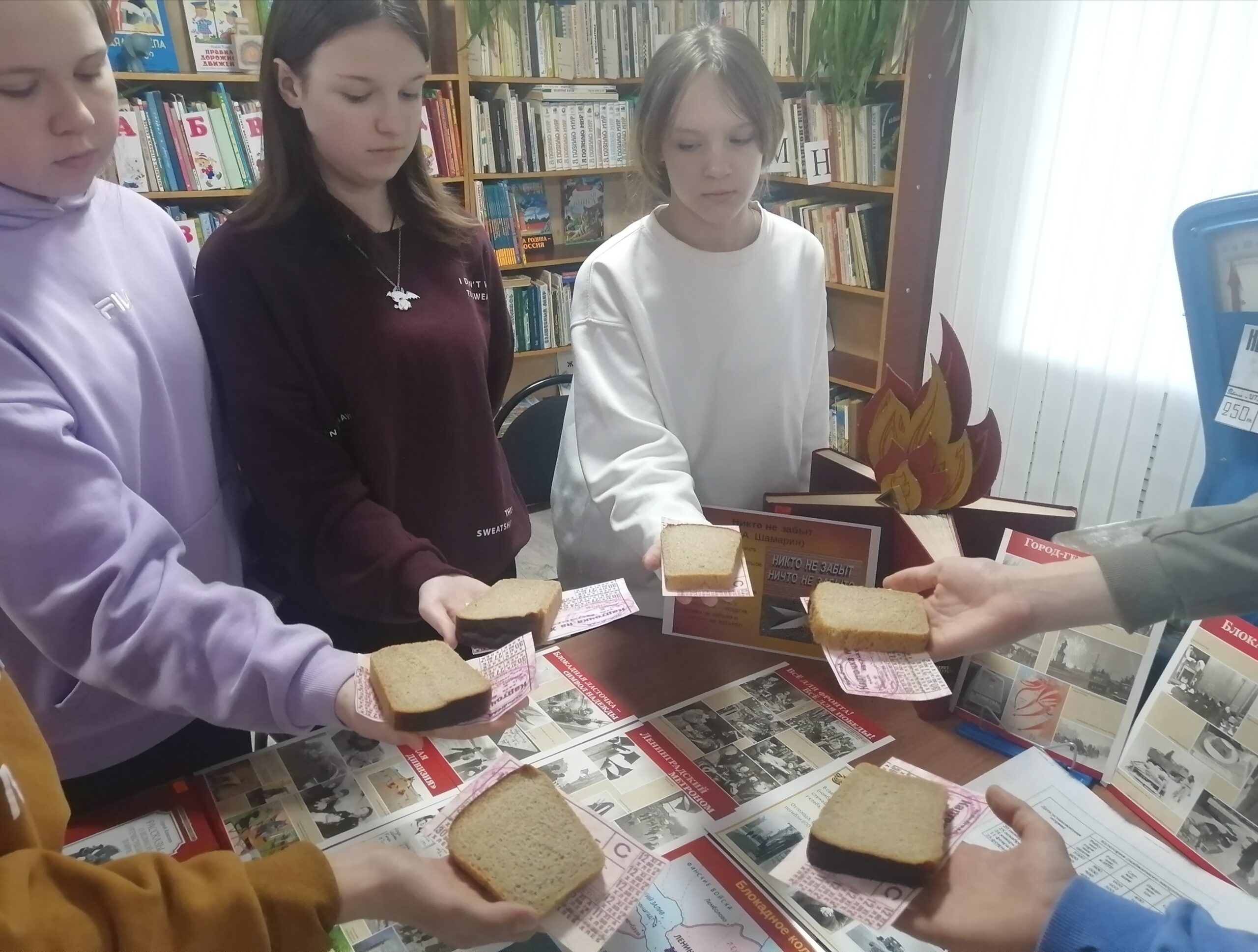 В Мылинской сельской библиотеке прошли громкие чтения «Подвиг Ленинграда»