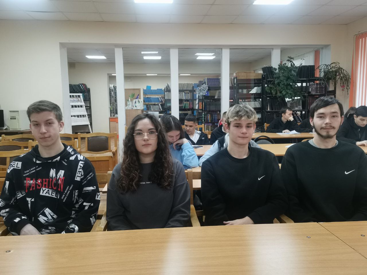 Встреча со студентами Карачевского филиала ОГУ им.И.С.Тургенева накануне Дня студента