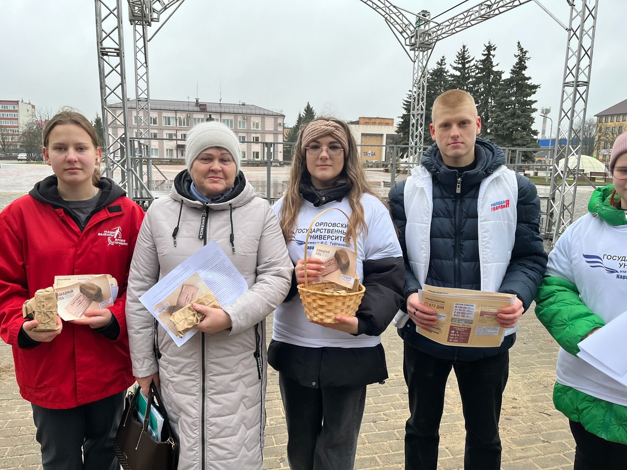Карачевские студенты провели патриотическую акцию «Блокадный хлеб»