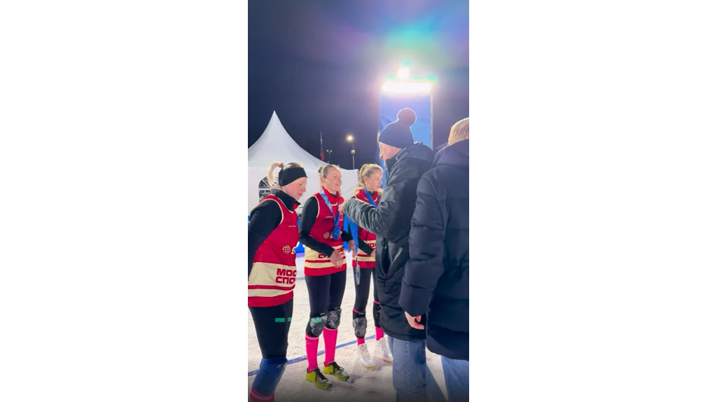 Брянские спартаковки выиграли  серебро на турнире по волейболу на снегу