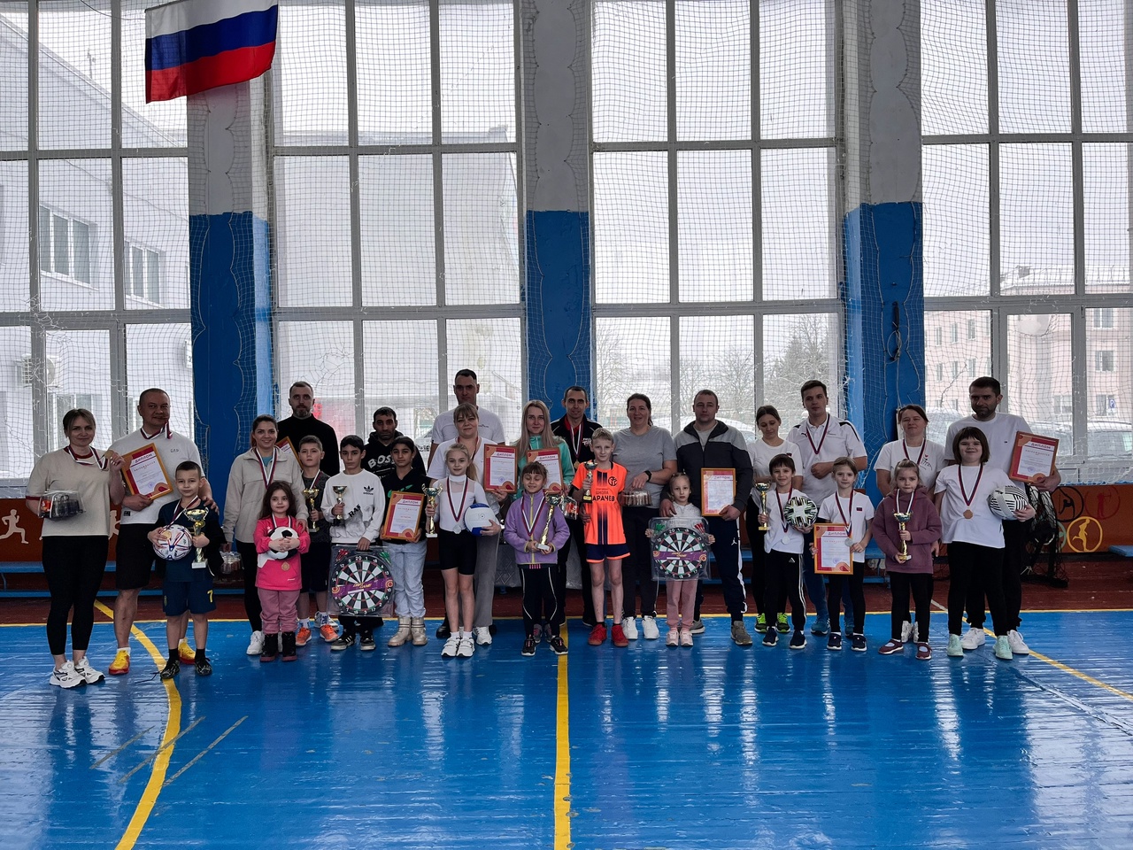 В Карачевской спортивной школе прошел «Баттл- ГТО» среди спортивных семей