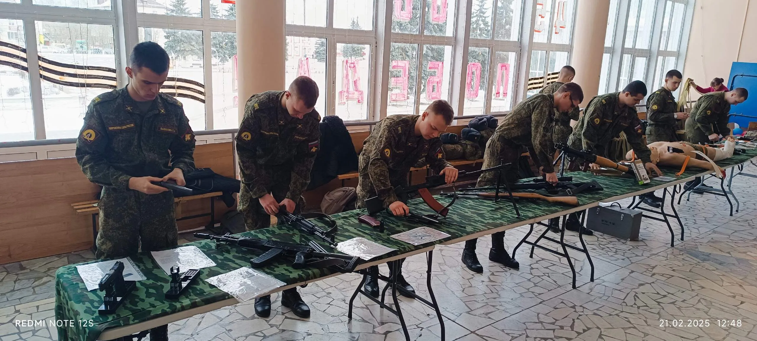 В Карачевском РДК экспонируется выставка военного оружия