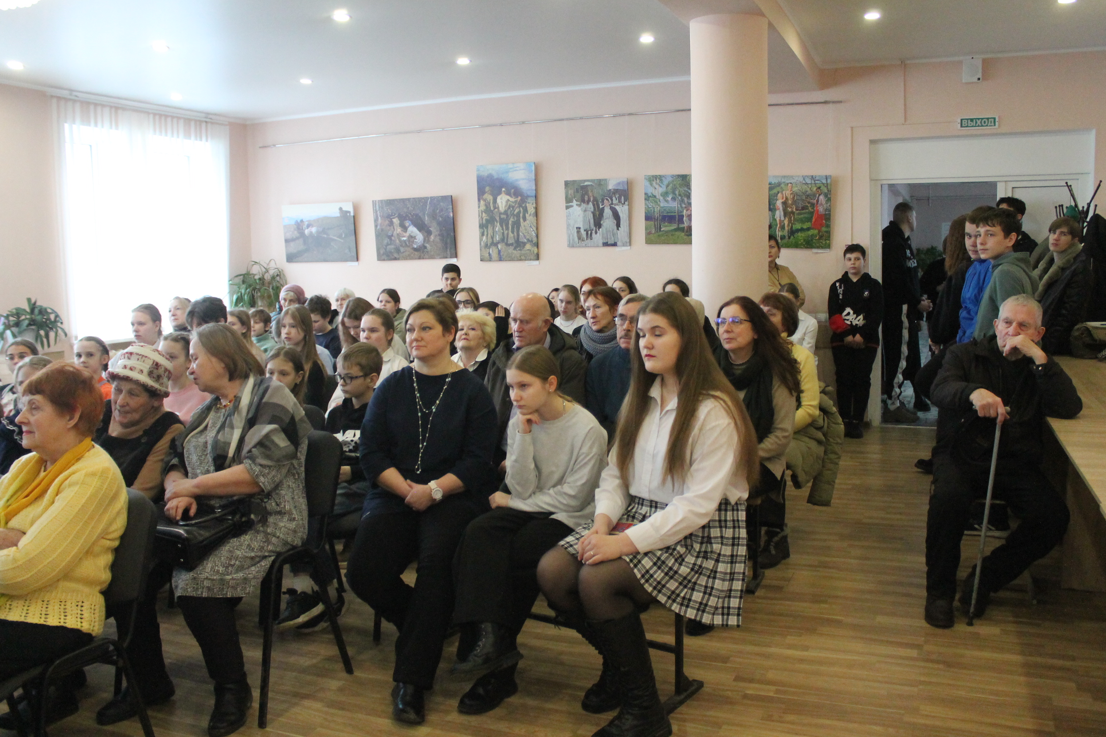 Выставка художников, братьев Ткачёвых прошла в Карачевском РДК