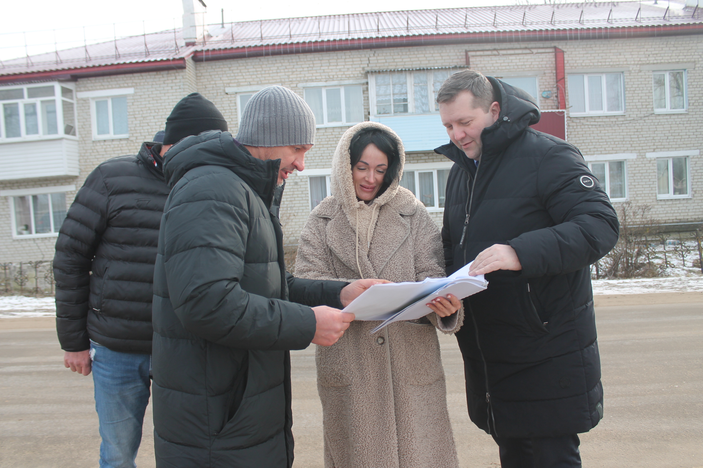 В селе Бошино Карачевского района прошла  деловая встреча представителей администрации района с руководством подрядной организации.