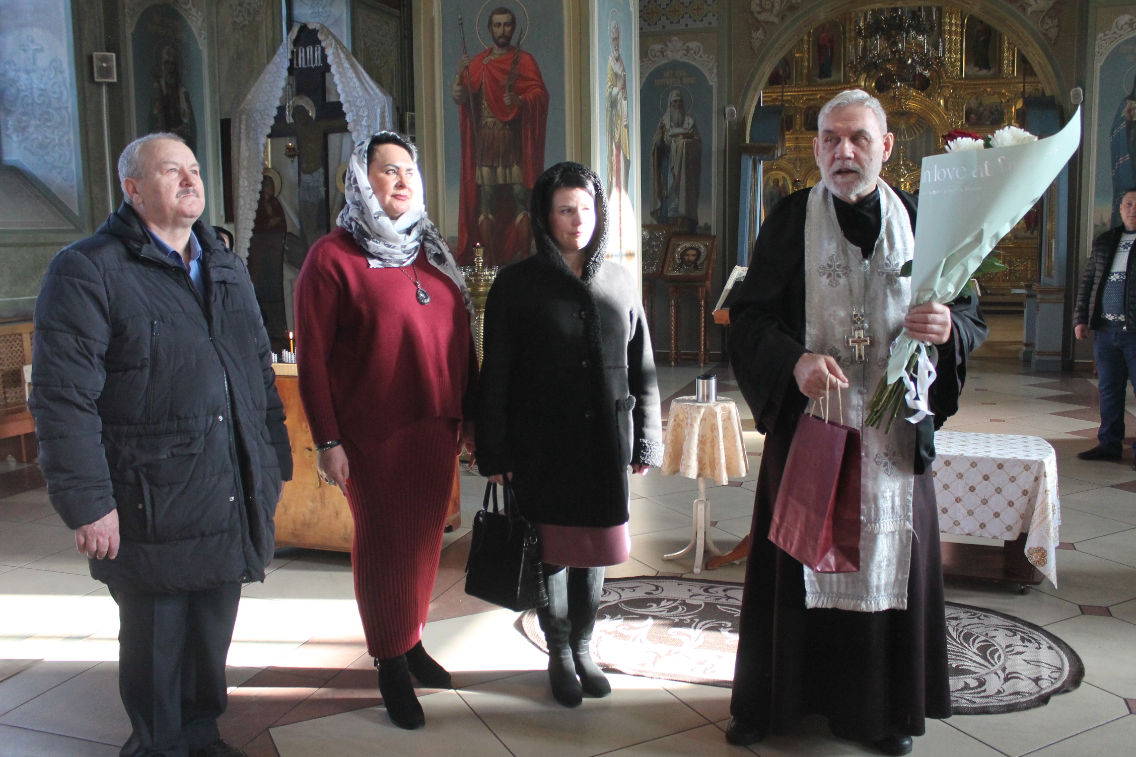 Руководство карачевского района поздравило настоятеля Карачевского храма Святителя Чудотворца Николая игумена Тимофея