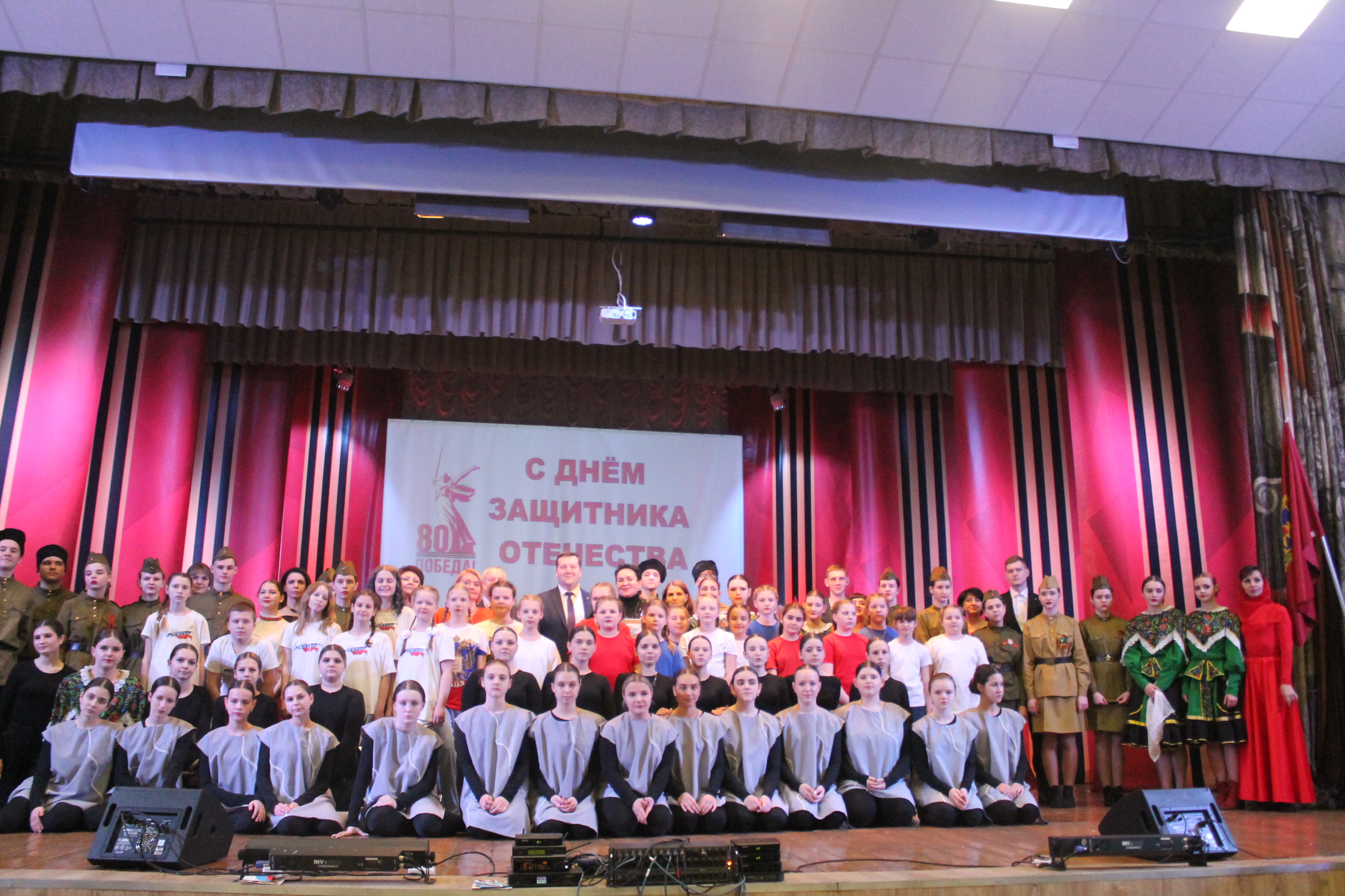 В Карачеве прошел праздничный концерт, посвященный Дню Защитника Отечества