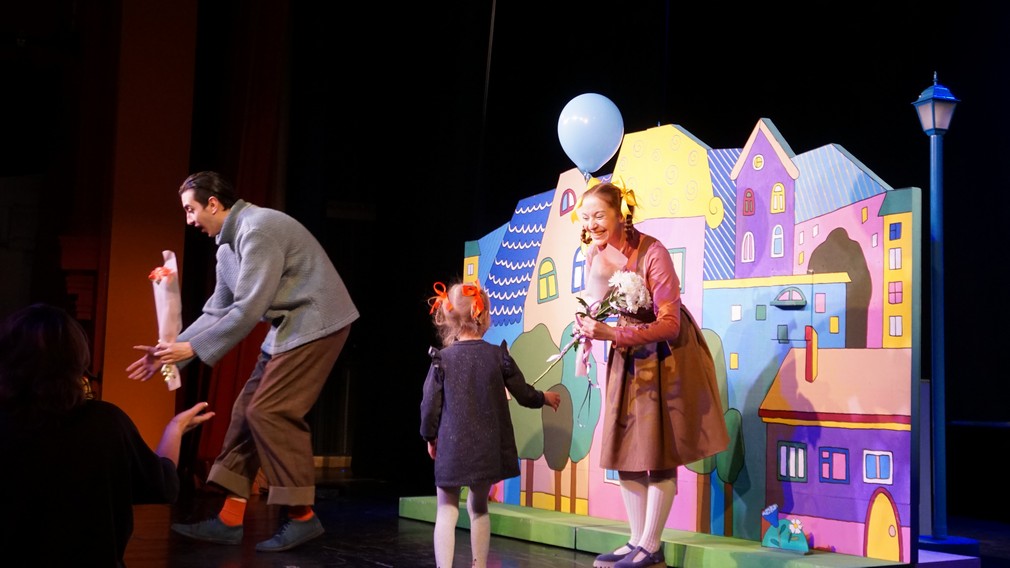 В Брянском областном театре кукол показали премьеру «Цветик-семицветик»