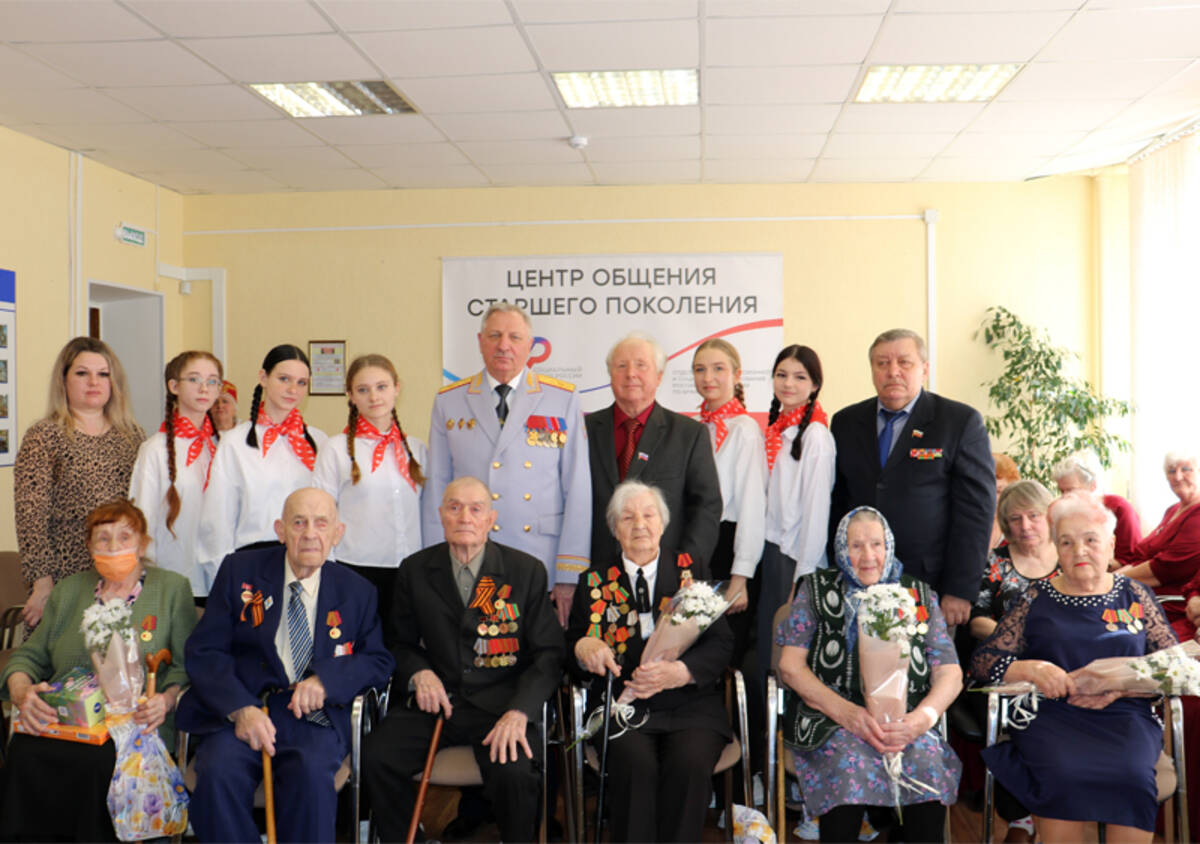 В брянском Стародубе торжественно вручили юбилейные медали в честь 80-летия Победы