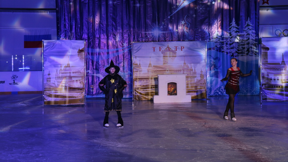 В брянском Стародубе в Ледовом дворце показали яркое театрализованное представление