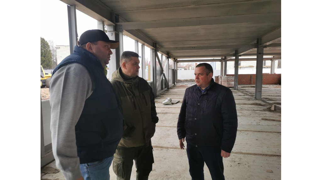 Замгубернатора Денис Амеличев провел ревизию брянских спортивных строек