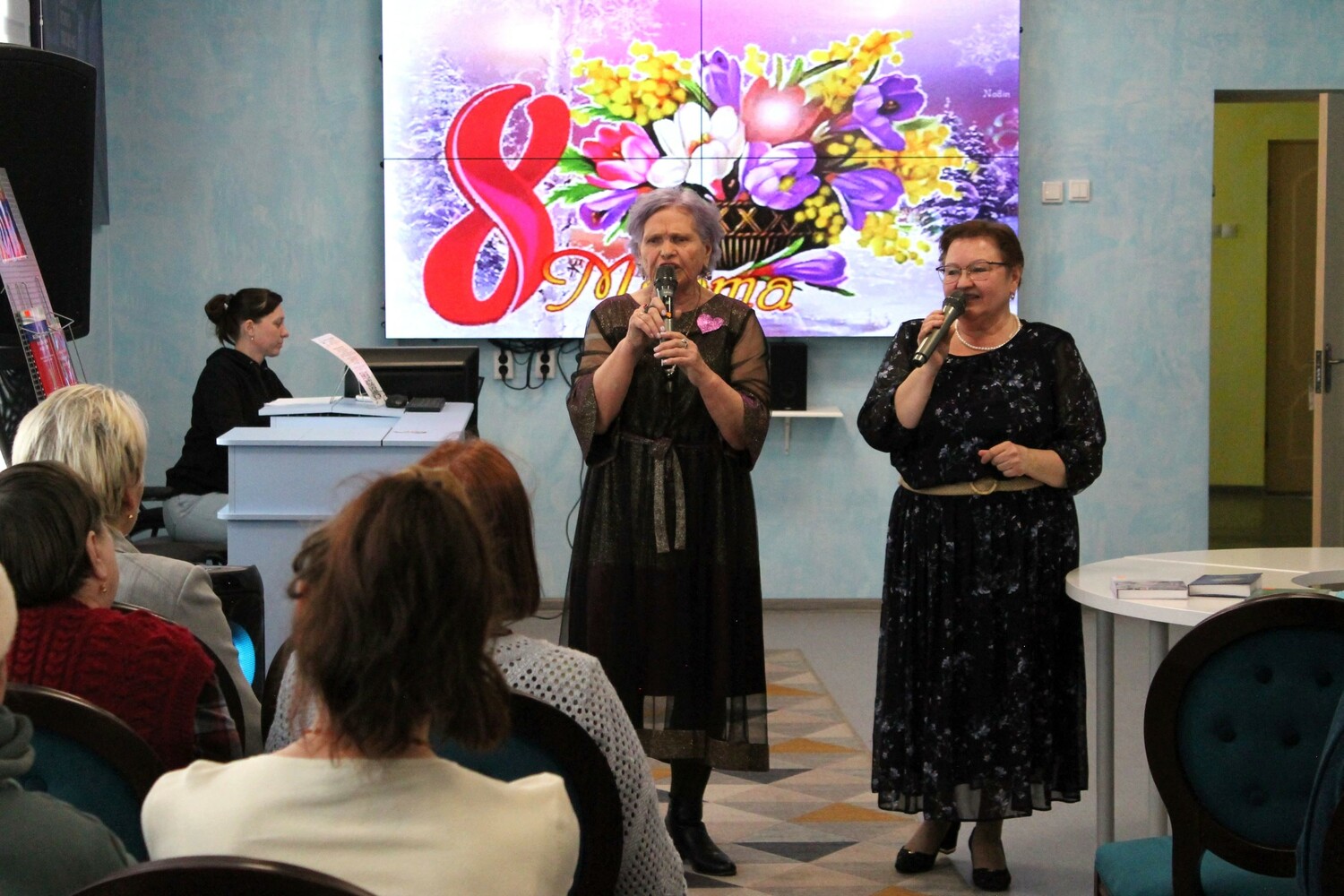 В карачевской районной библиотеке прошел  литературно–музыкальный вечер «Её бесстрашной сделала война», посвящённый подвигу женщин в годы Великой Отечественной войны.