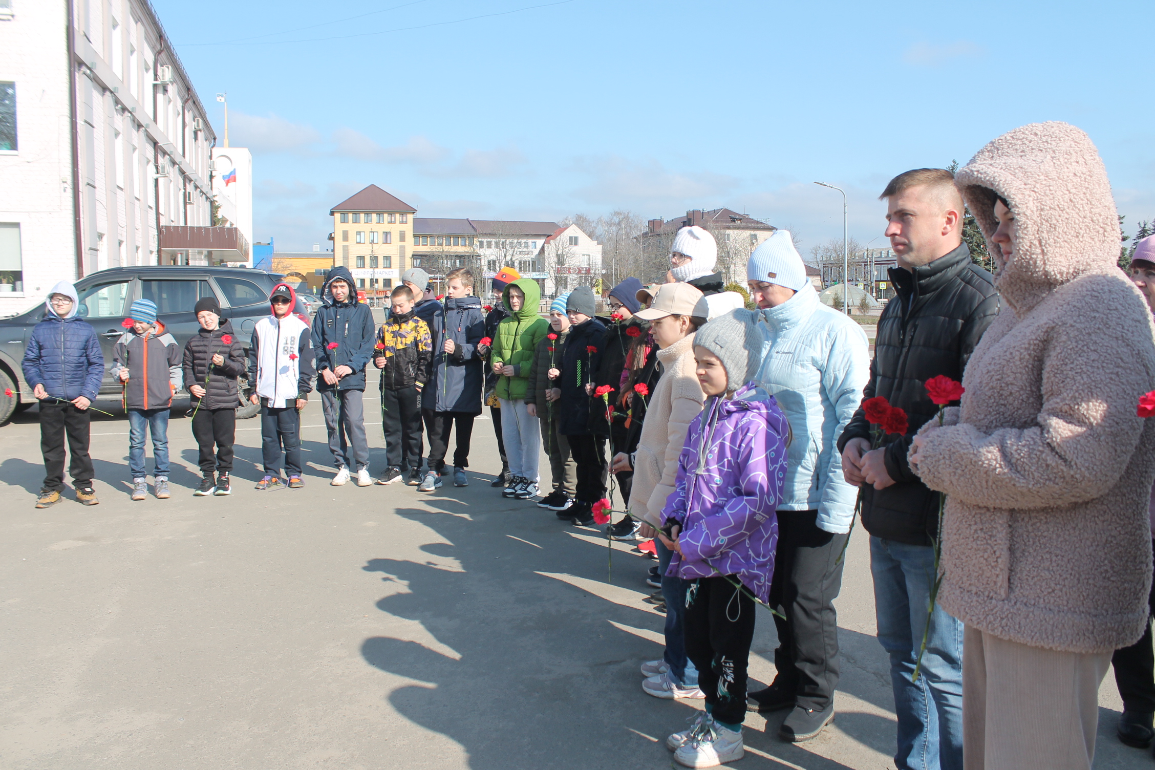 22 марта в Карачеве прошел траурный митинг, посвященный трагедии в «Крокус сити»